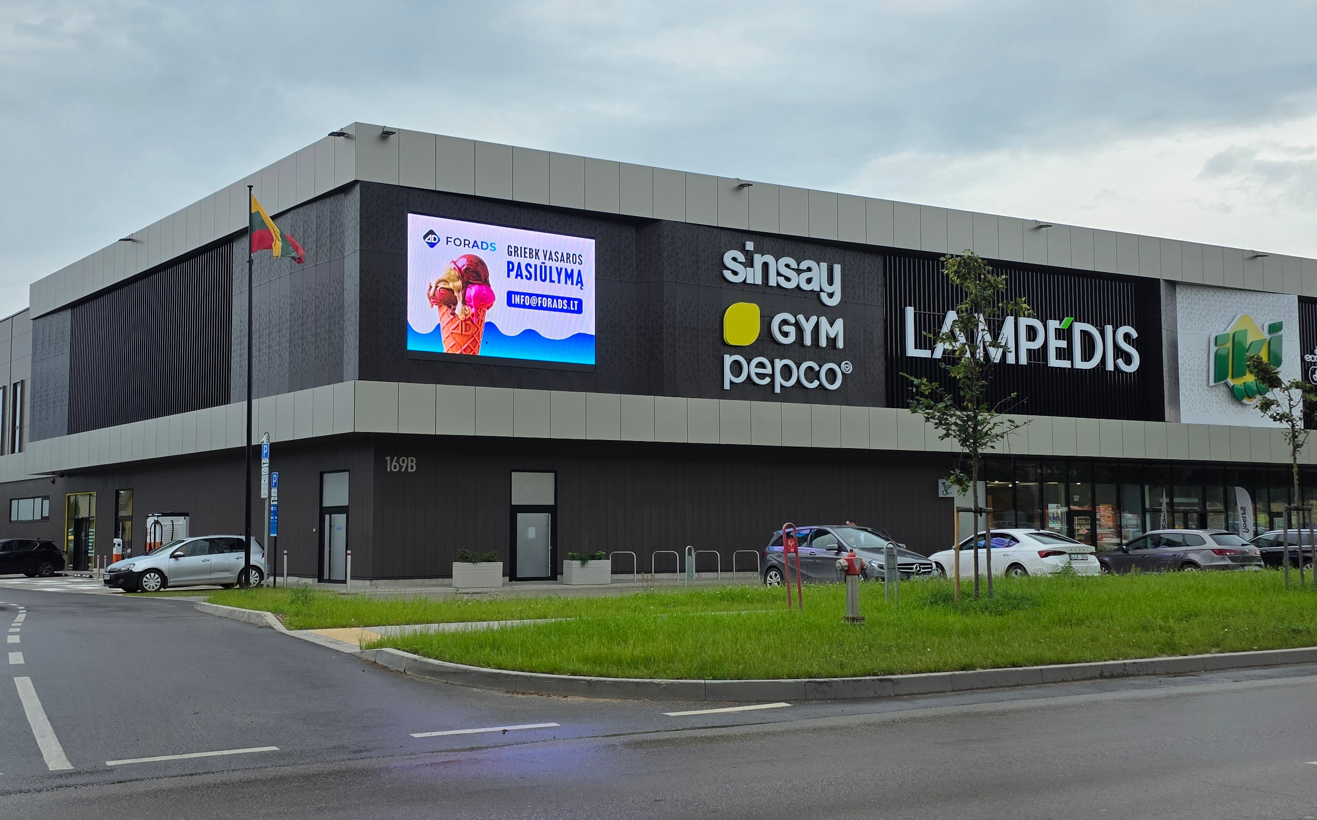 Lampėdžio IKI reklaminis ekranas Kaune